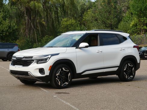 Certified 2024 Kia Seltos SX w/ SX Sunroof Package AWD/4WD image 3