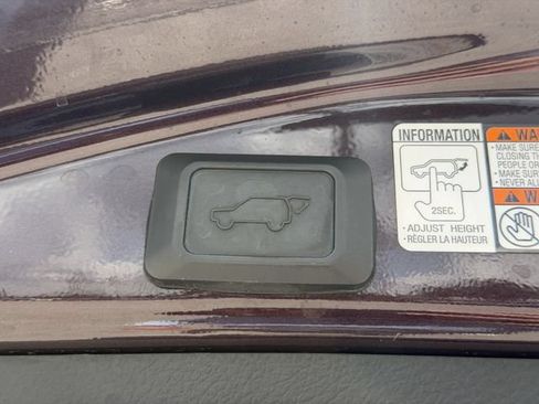 Used 2018 Toyota RAV4 XLE FWD image 16