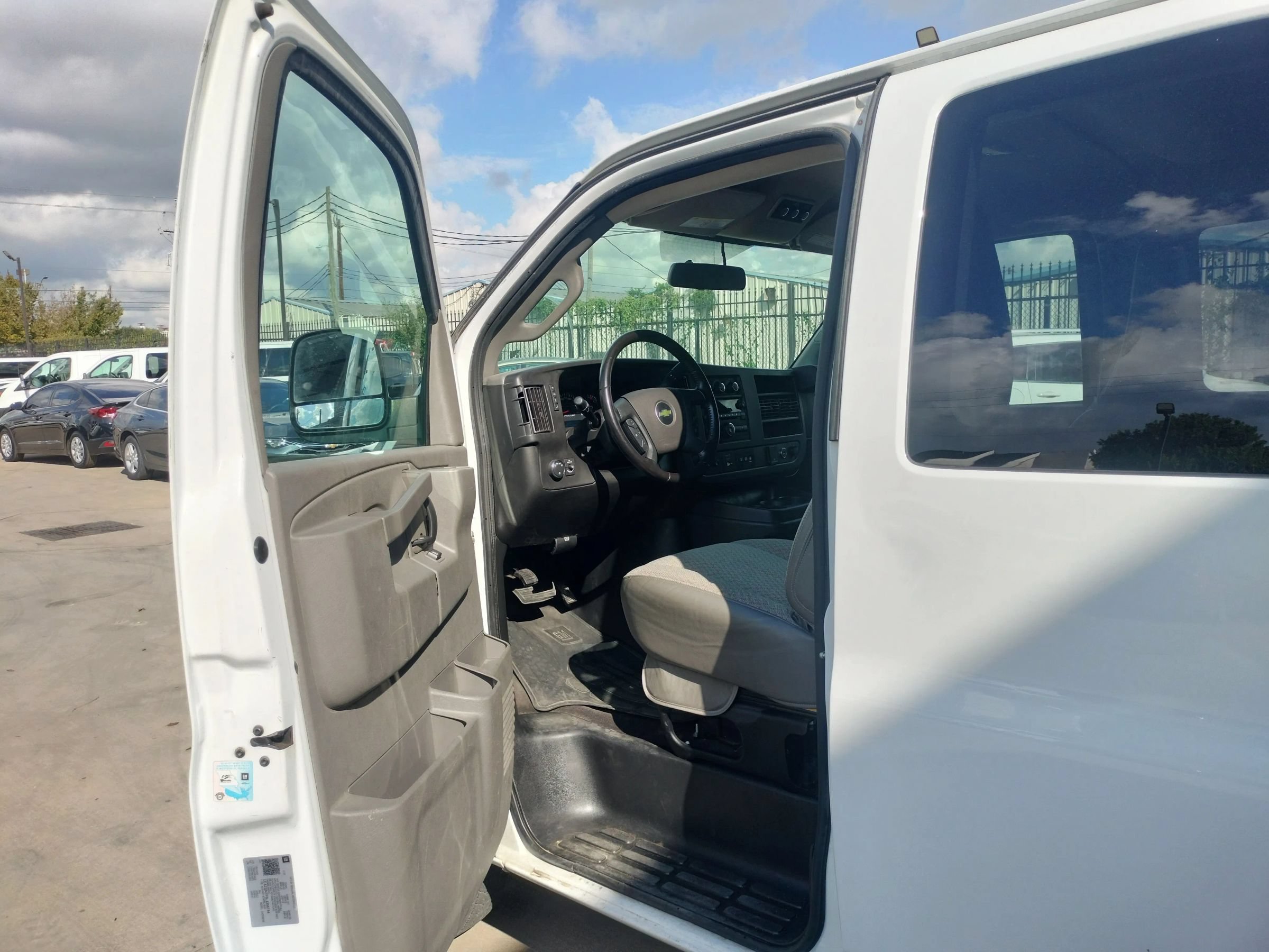 Used 2019 Chevrolet Express 2500 LS w/ Driver Convenience Package RWD image 26
