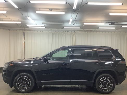 Used 2026 Jeep Cherokee Limited AWD/4WD image 10
