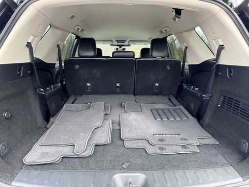 Certified 2025 Nissan Pathfinder SL image 32