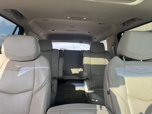 Used 2018 Cadillac Escalade Luxury w/ LPO, Radiant Package image 28