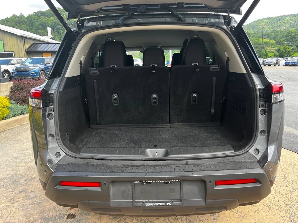 Used 2025 Nissan Pathfinder SV AWD/4WD image 27