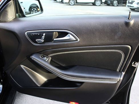 Used 2018 Mercedes-Benz GLA 250 image 18