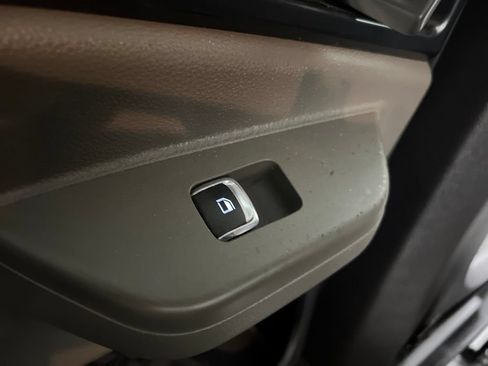Used 2025 Kia Carnival FWD image 21