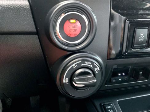 Used 2024 Nissan Titan PRO-4X w/ Pro-4x Convenience Package image 30