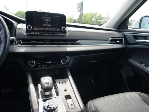 Used 2023 Mitsubishi Outlander ES AWD/4WD image 20