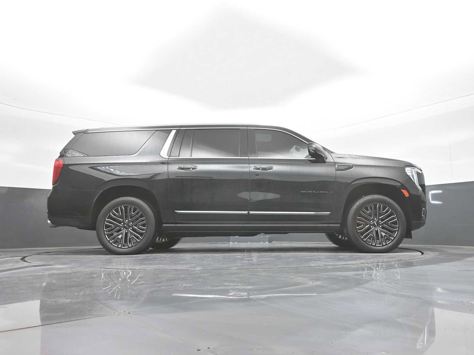 Used 2023 GMC Yukon XL Denali Ultimate AWD/4WD image 59