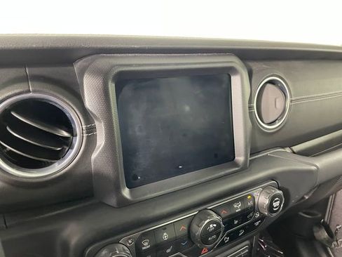 Used 2018 Jeep Wrangler Unlimited Sahara AWD/4WD image 7