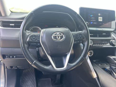 Used 2024 Toyota Venza LE AWD/4WD image 17