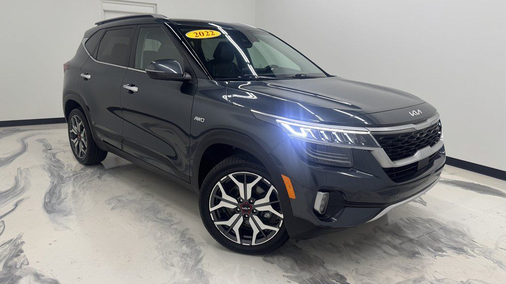 Used 2022 Kia Seltos SX w/ Sunroof Package AWD/4WD image 2