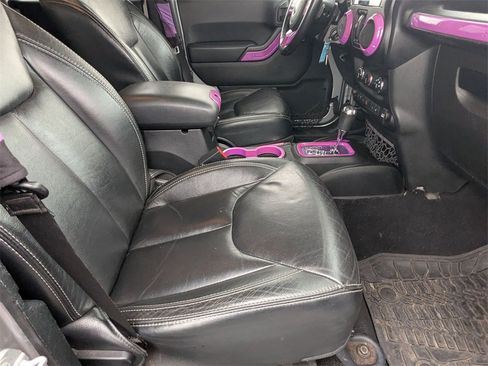 Used 2015 Jeep Wrangler Unlimited Sahara w/ Connectivity Group image 18