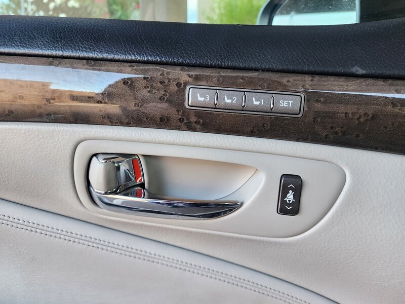 Used 2012 Lexus LS 460 AWD w/ Comfort Pkg image 19