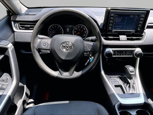 Used 2021 Toyota RAV4 LE FWD image 6
