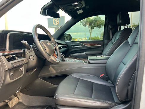 Used 2021 Cadillac Escalade Luxury RWD image 11