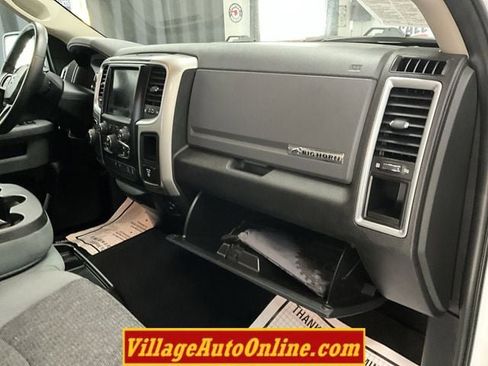 Used 2019 RAM 1500 Big Horn AWD/4WD image 40