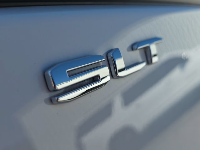 Used 2023 GMC Terrain SLT w/ Tech Package AWD/4WD image 9