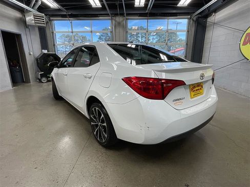 Used 2019 Toyota Corolla SE w/ SE Premium Package image 3