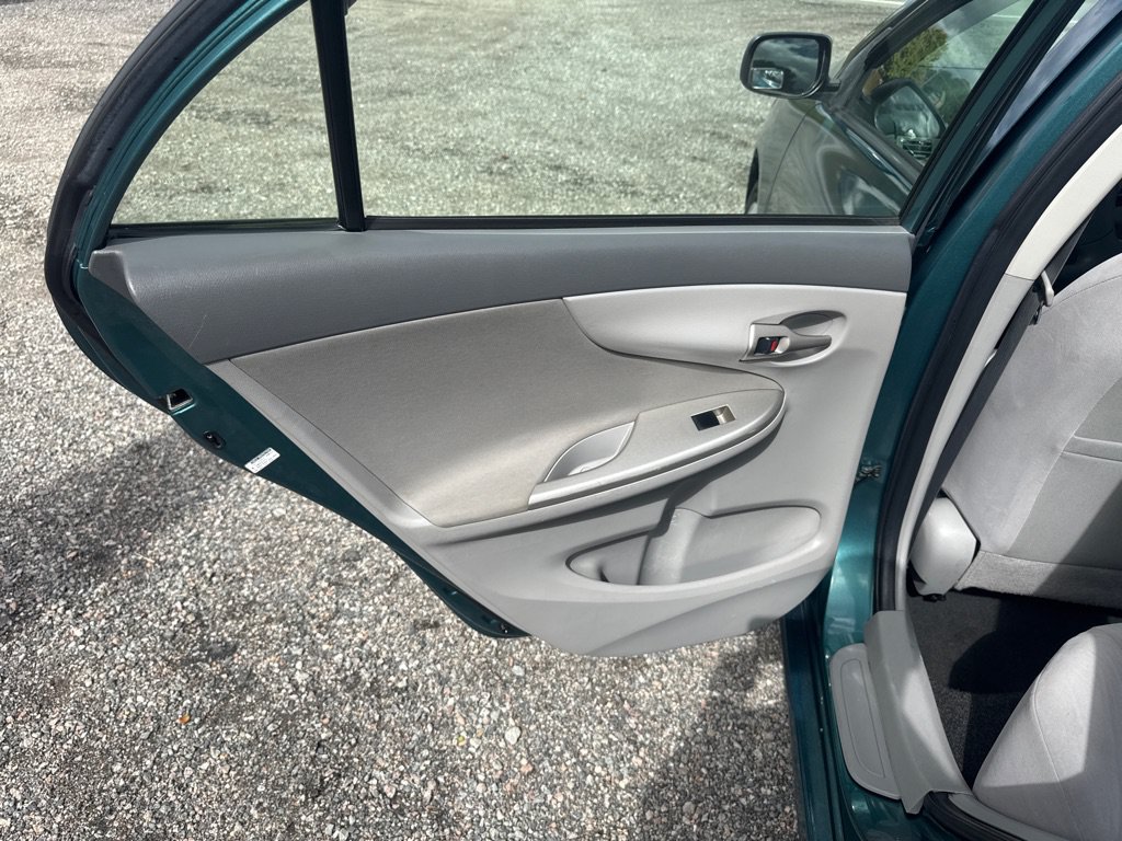 Used 2010 Toyota Corolla LE FWD image 19