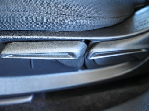 Used 2025 Honda HR-V LX image 30