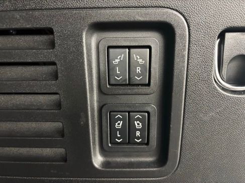 Used 2024 Chevrolet Traverse RS image 43