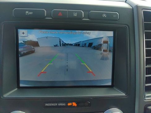 Used 2018 Ford Expedition XLT w/ Equipment Group 202A RWD image 11