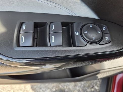 Used 2025 Chevrolet Trax LT w/ Driver Confidence Package FWD image 23