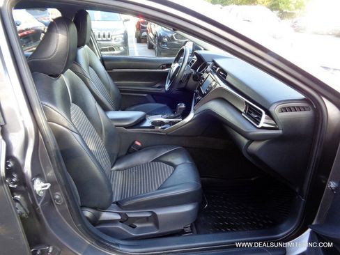 Used 2018 Toyota Camry SE w/ Convenience Package image 17