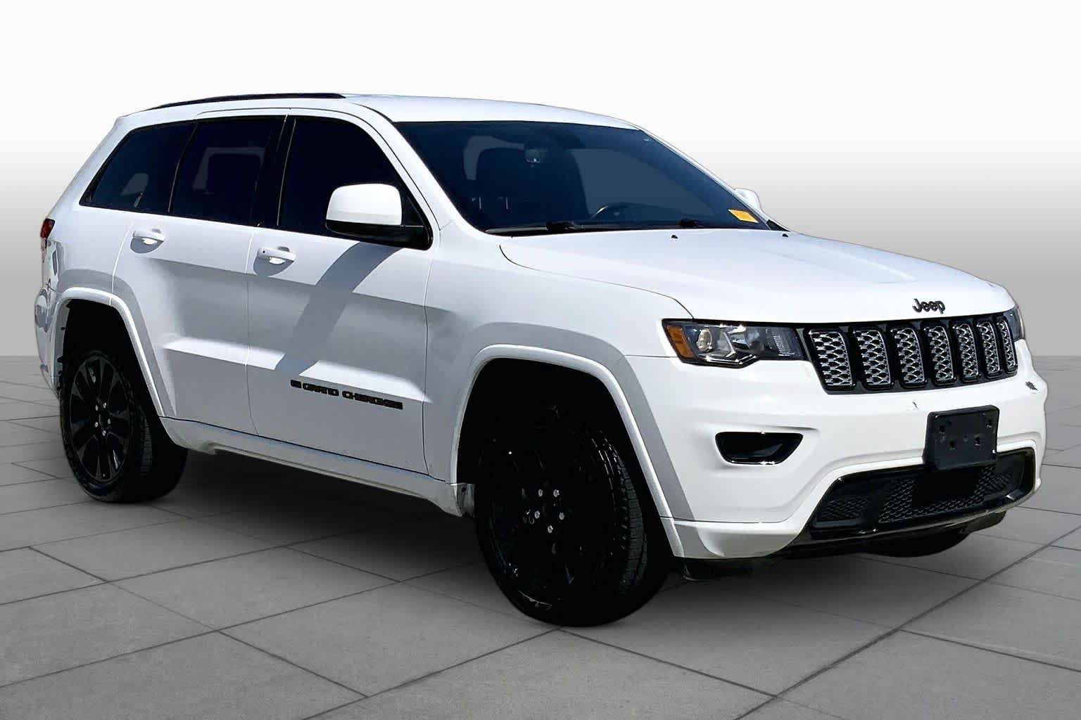 Certified 2022 Jeep Grand Cherokee Laredo X RWD image 3