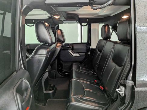 Used 2017 Jeep Wrangler Unlimited Sahara w/ Connectivity Group image 20