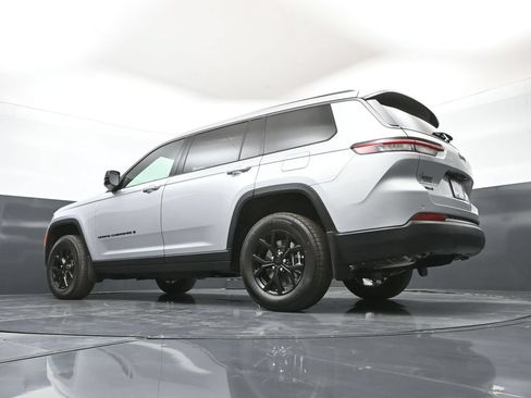 New 2026 Jeep Grand Cherokee L 4WD image 43