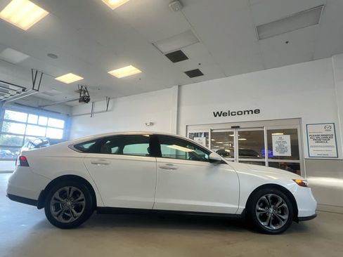 Used 2023 Honda Accord EX image 7