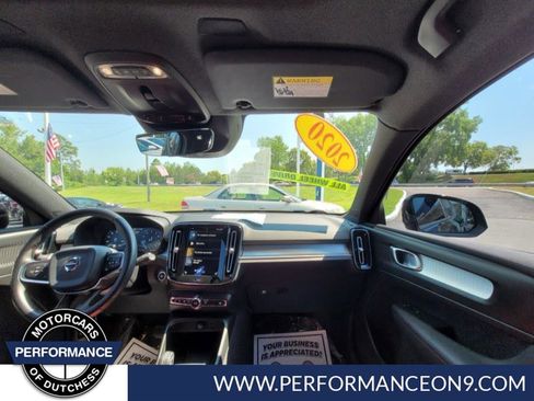 Used 2020 Volvo XC40 T5 Momentum w/ Protection Package image 16