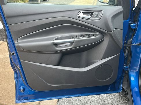 Used 2017 Ford Escape SE w/ Equipment Group 201A image 14