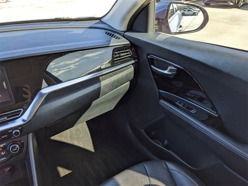Used 2020 Kia Niro EX Premium image 18