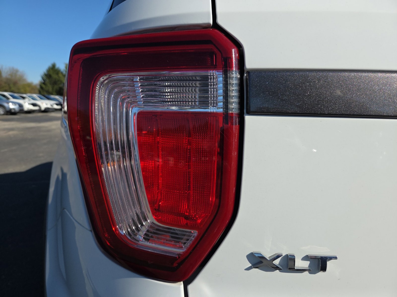 Used 2018 Ford Explorer XLT w/ Equipment Group 202A AWD/4WD image 6