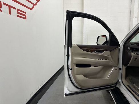 Used 2016 Cadillac Escalade Premium RWD image 34