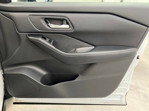 Used 2025 Nissan Rogue SV AWD/4WD image 30