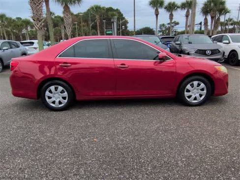 Used 2014 Toyota Camry L image 9