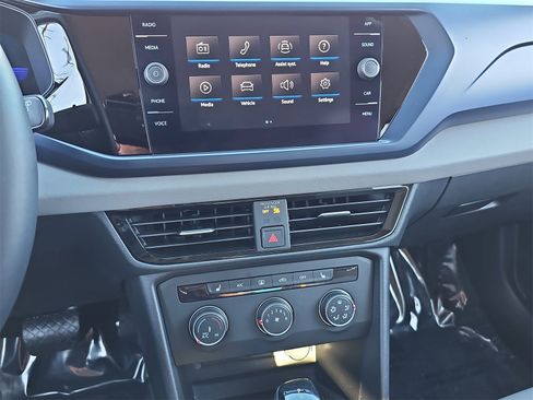 Used 2022 Volkswagen Taos SE image 19