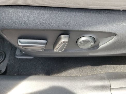 Used 2021 Toyota RAV4 XLE AWD/4WD image 17