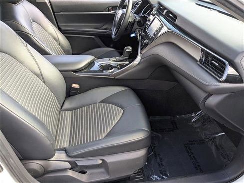Used 2020 Toyota Camry SE image 18