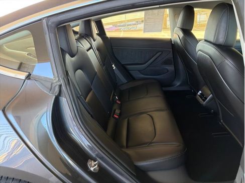 Used 2018 Tesla Model 3 image 13