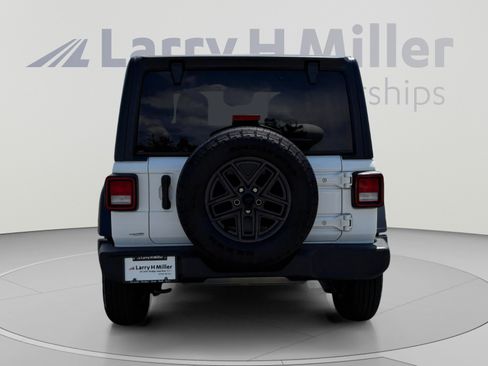 Used 2024 Jeep Wrangler Unlimited Sport AWD/4WD image 5