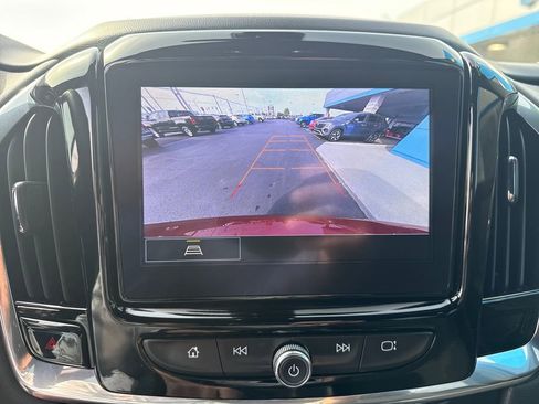Used 2023 Chevrolet Traverse LT FWD image 25