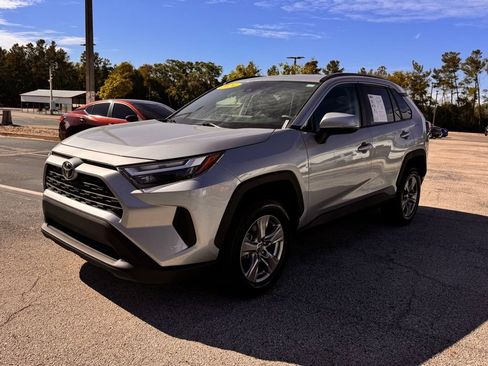 Used 2024 Toyota RAV4 XLE FWD image 3