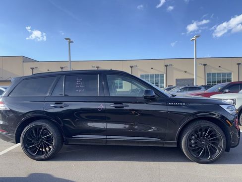 Used 2023 Lincoln Aviator Reserve w/ Equipment Group 201A image 2