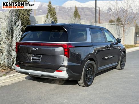 Used 2025 Kia Carnival image 9