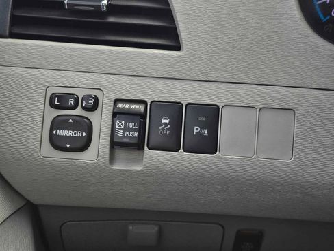 Used 2014 Toyota Sienna Limited image 25