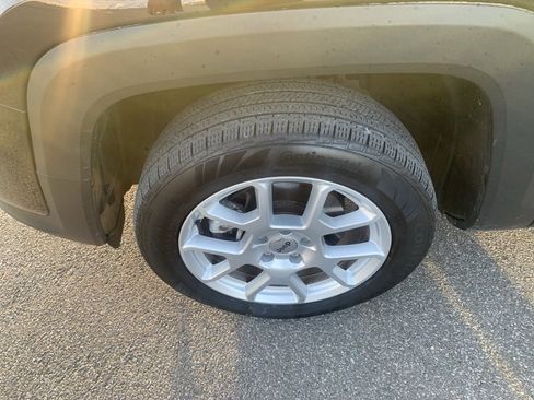 Used 2022 Jeep Renegade Latitude image 8